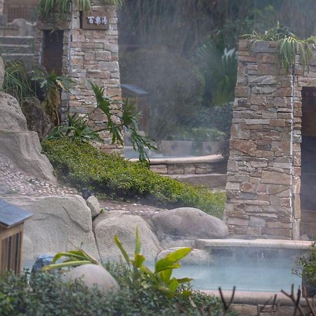 Howard Johnson Huashuiwan Hot Springs Resort Chengdu Buitenkant foto