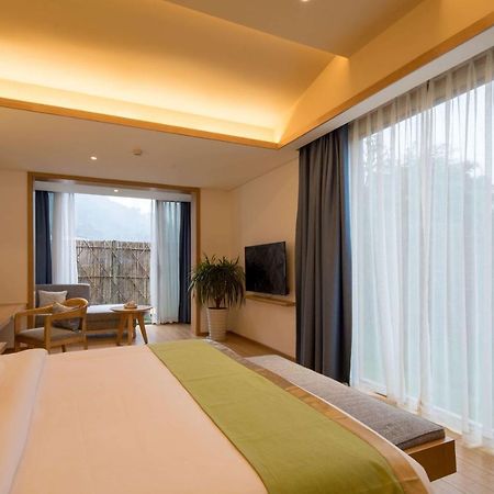 Howard Johnson Huashuiwan Hot Springs Resort Chengdu Buitenkant foto