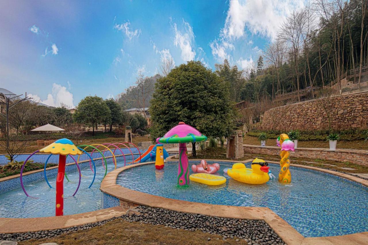 Howard Johnson Huashuiwan Hot Springs Resort Chengdu Buitenkant foto