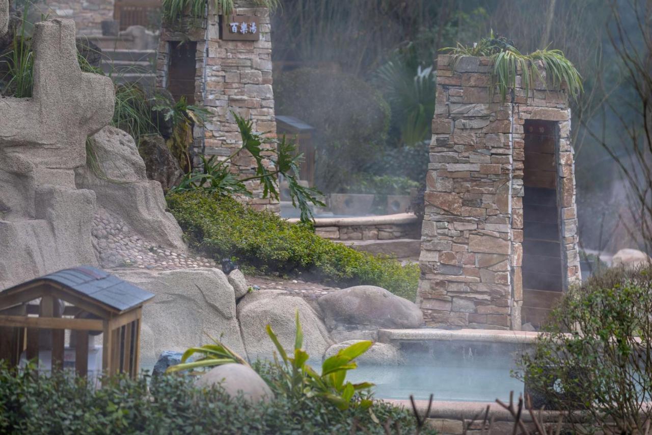 Howard Johnson Huashuiwan Hot Springs Resort Chengdu Buitenkant foto