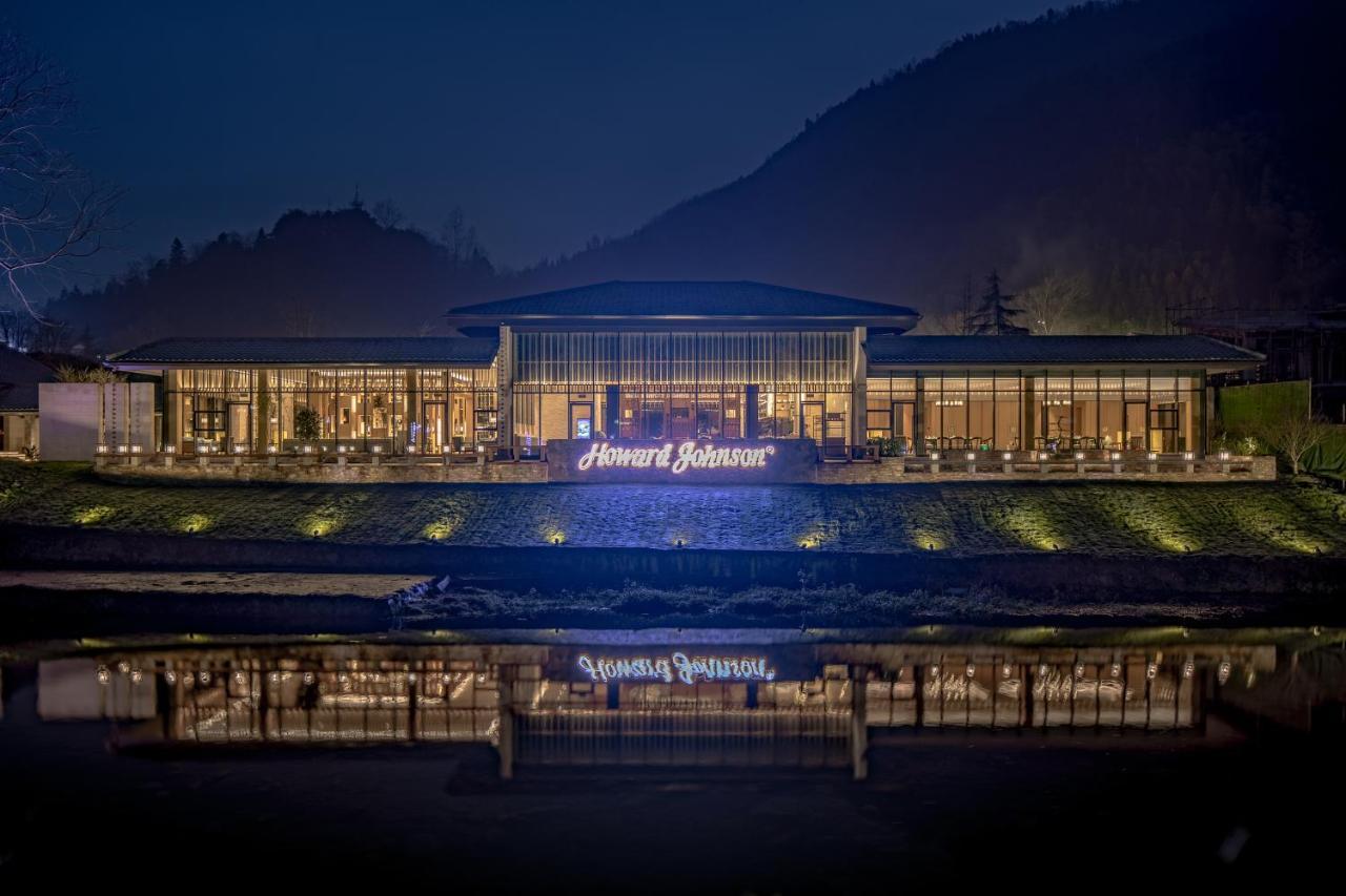 Howard Johnson Huashuiwan Hot Springs Resort Chengdu Buitenkant foto