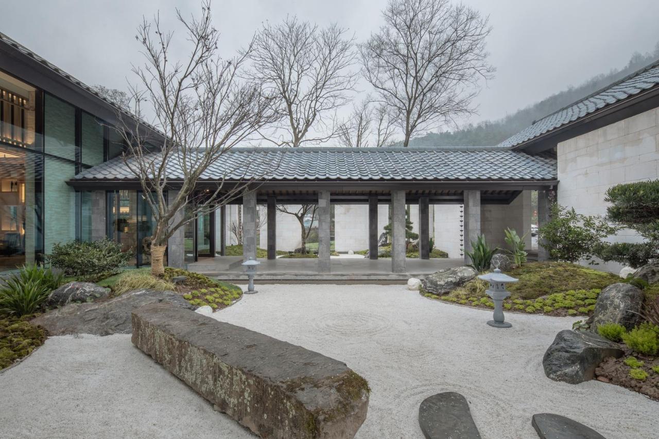 Howard Johnson Huashuiwan Hot Springs Resort Chengdu Buitenkant foto