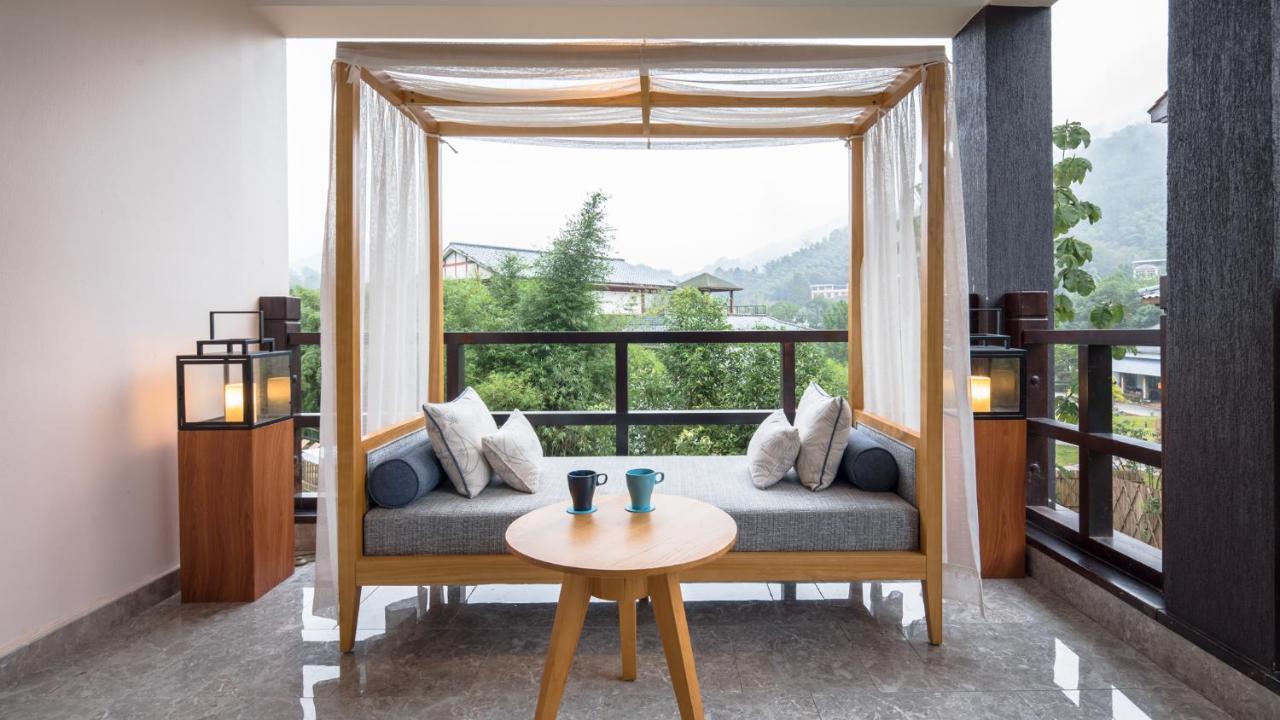 Howard Johnson Huashuiwan Hot Springs Resort Chengdu Buitenkant foto