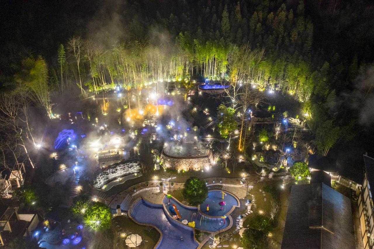 Howard Johnson Huashuiwan Hot Springs Resort Chengdu Buitenkant foto