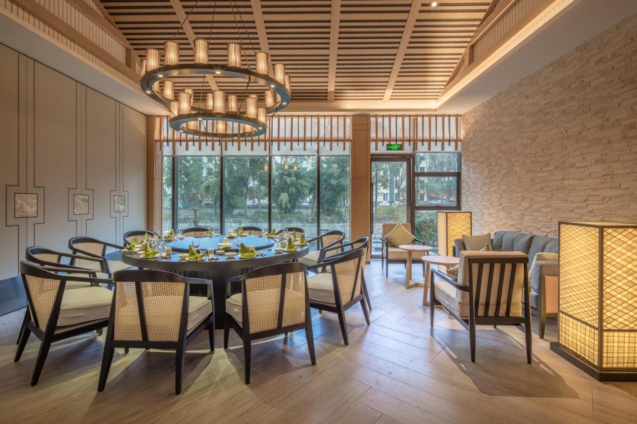 Howard Johnson Huashuiwan Hot Springs Resort Chengdu Buitenkant foto