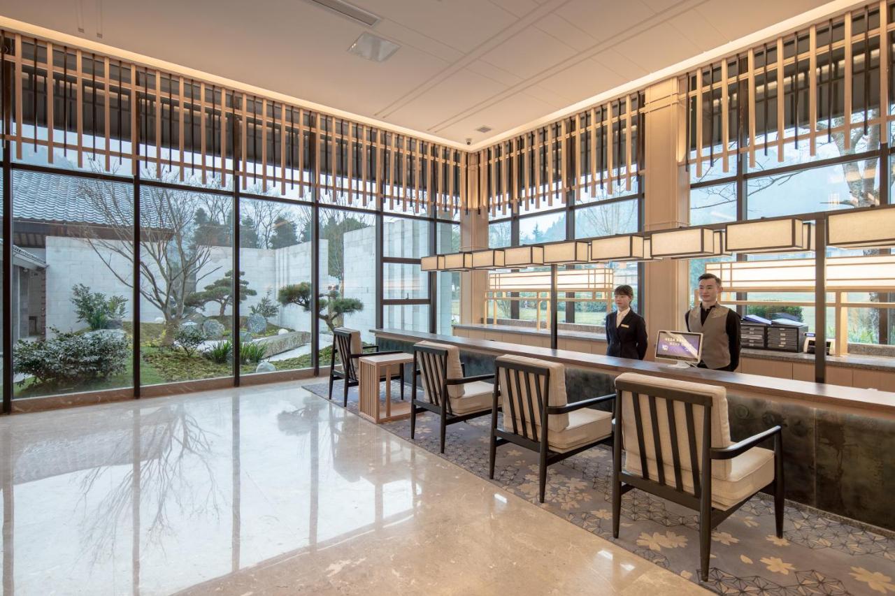 Howard Johnson Huashuiwan Hot Springs Resort Chengdu Buitenkant foto