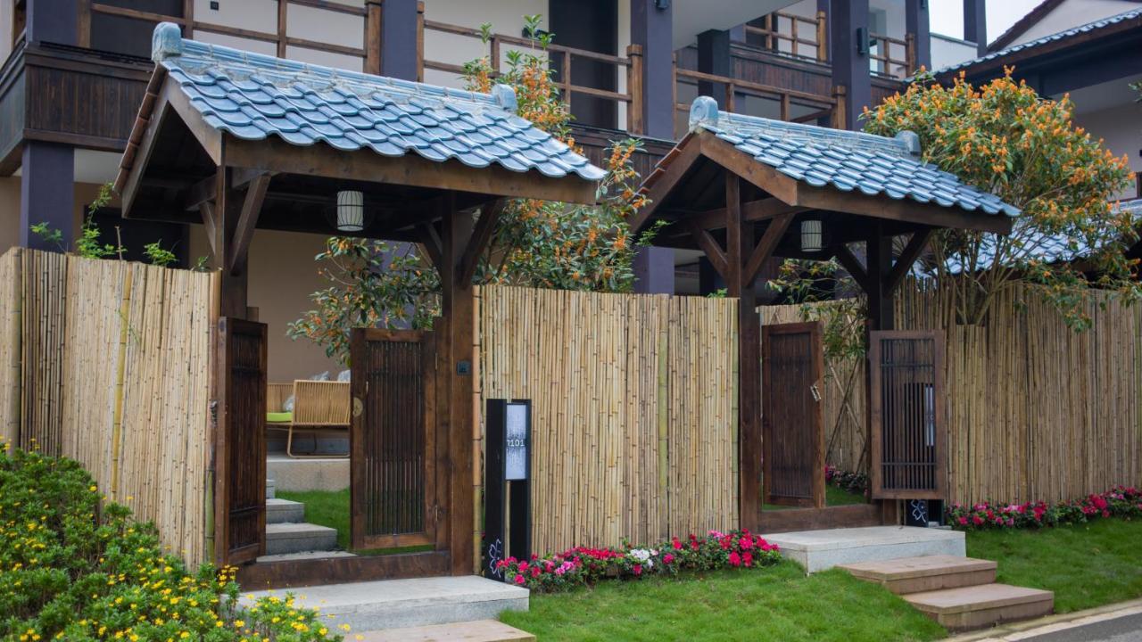 Howard Johnson Huashuiwan Hot Springs Resort Chengdu Buitenkant foto